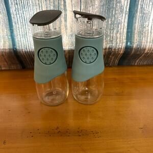 Pampered Chef Oil & Vinegar Dispenser Set with Pour Spout Clear 2-Piece